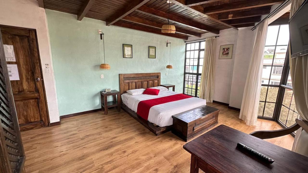 Hotel Noris อาเลาซี ภายนอก รูปภาพ